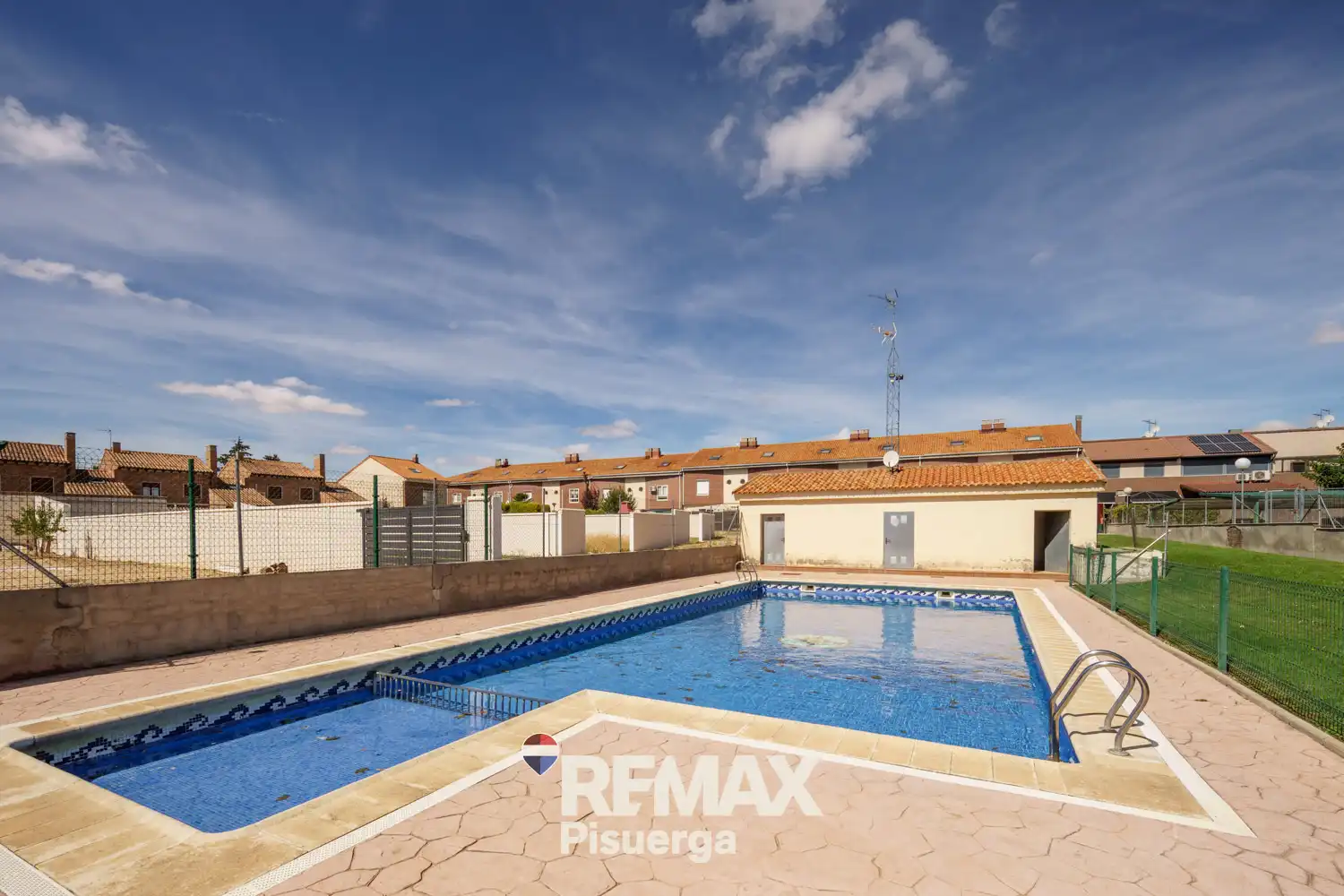 Xalet amb piscina en venda a Avenida de Burgos 20