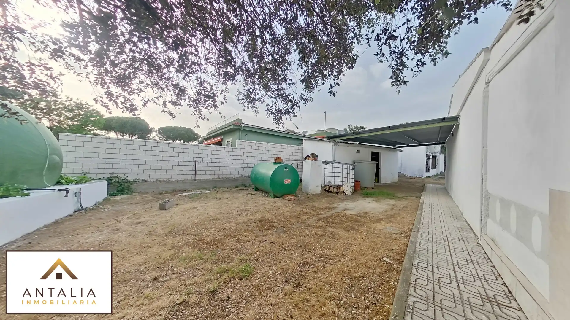 Vista exterior de Casa o xalet en venda en Cáceres amb Terrassa, Traster i Piscina