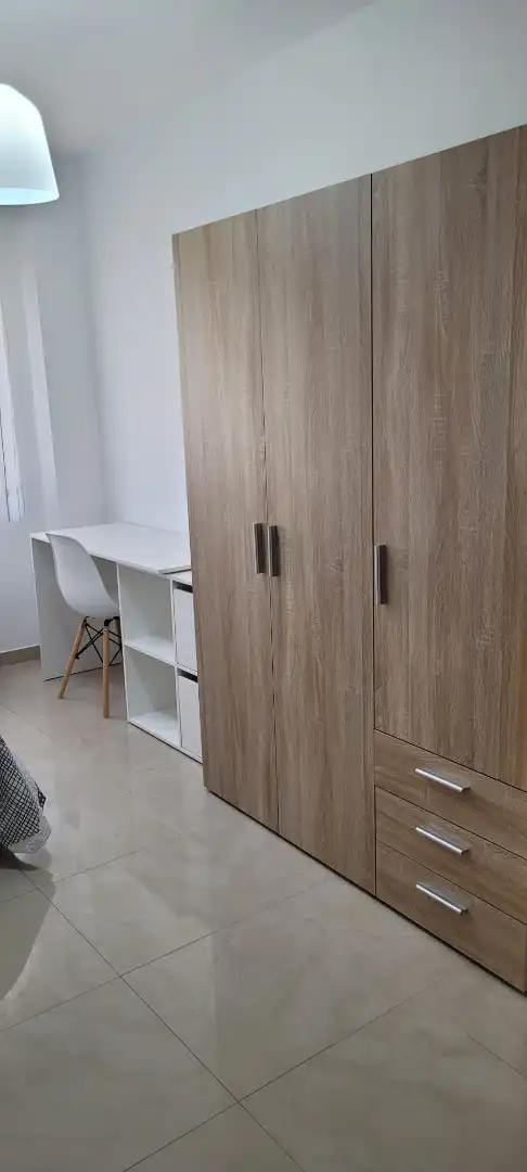 Habitación de Piso de alquiler en Cuenca con Calefacción, Parquet y Amueblado
