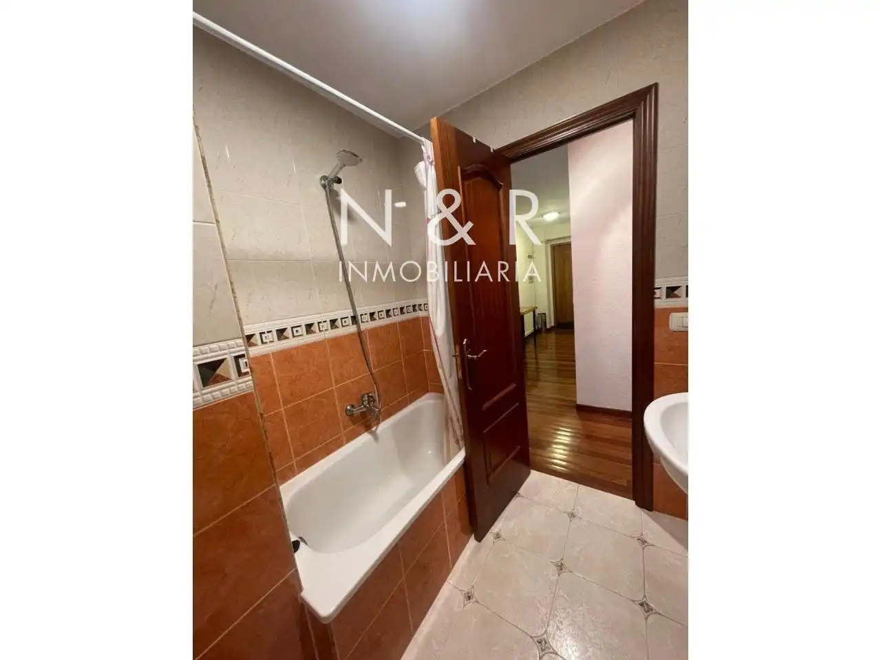 Bathroom of Flat for rent in Santiago de Compostela   with Furnished