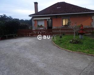 Vista exterior de Casa o xalet en venda en Moraña amb Calefacció, Jardí privat i Parquet
