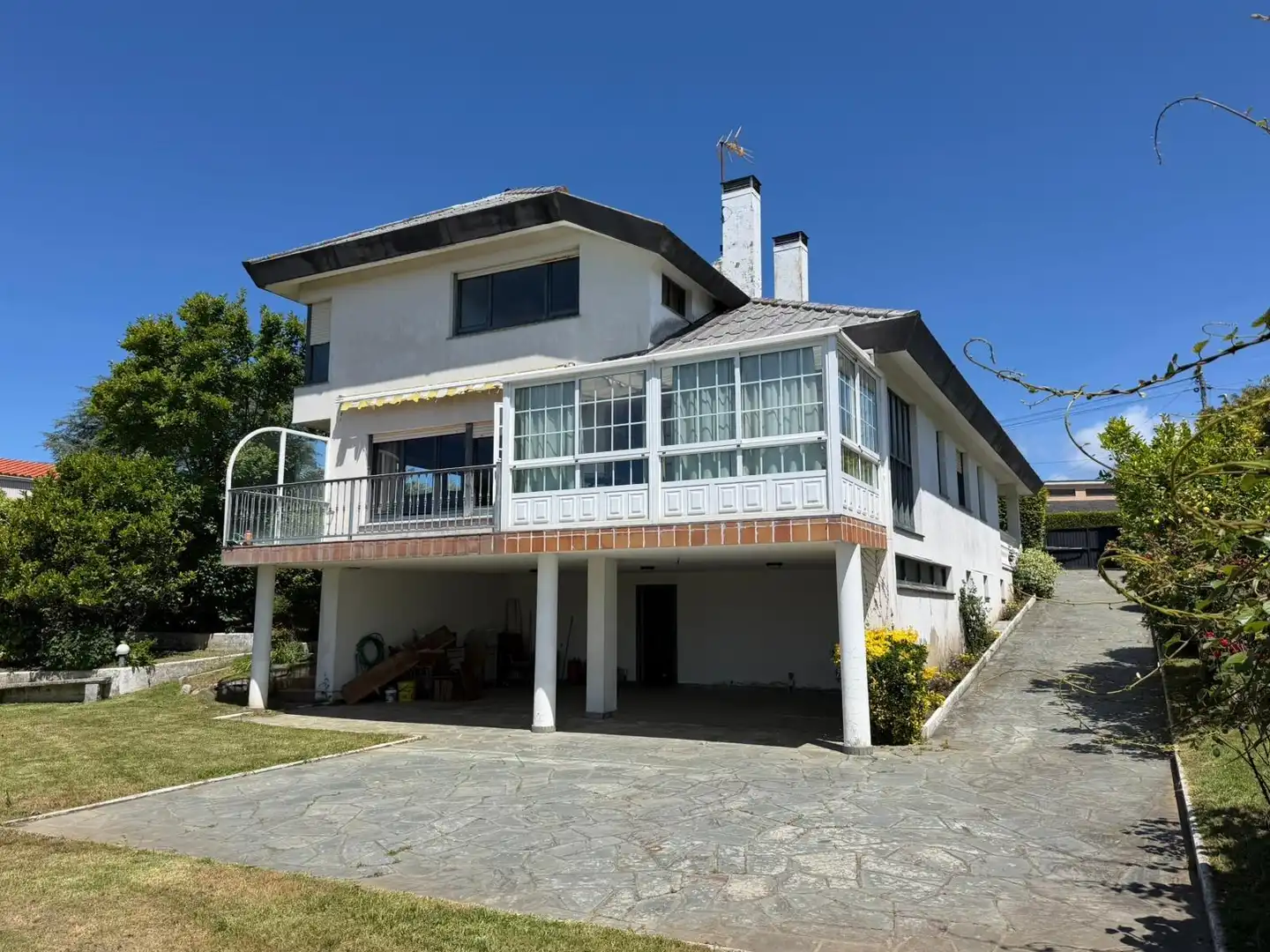 Vista exterior de Casa o xalet en venda en Oleiros amb Calefacció, Terrassa i Balcó