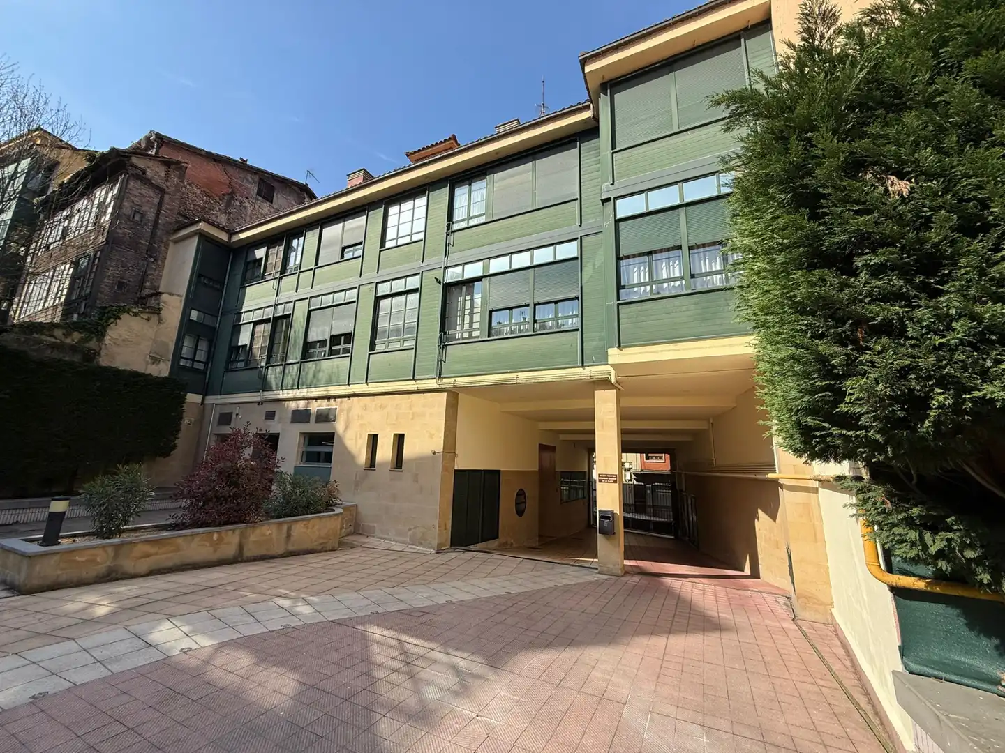 Außenansicht von Wohnung zum Verkauf in Oviedo  mit Heizung, Abstellraum und Möbliert