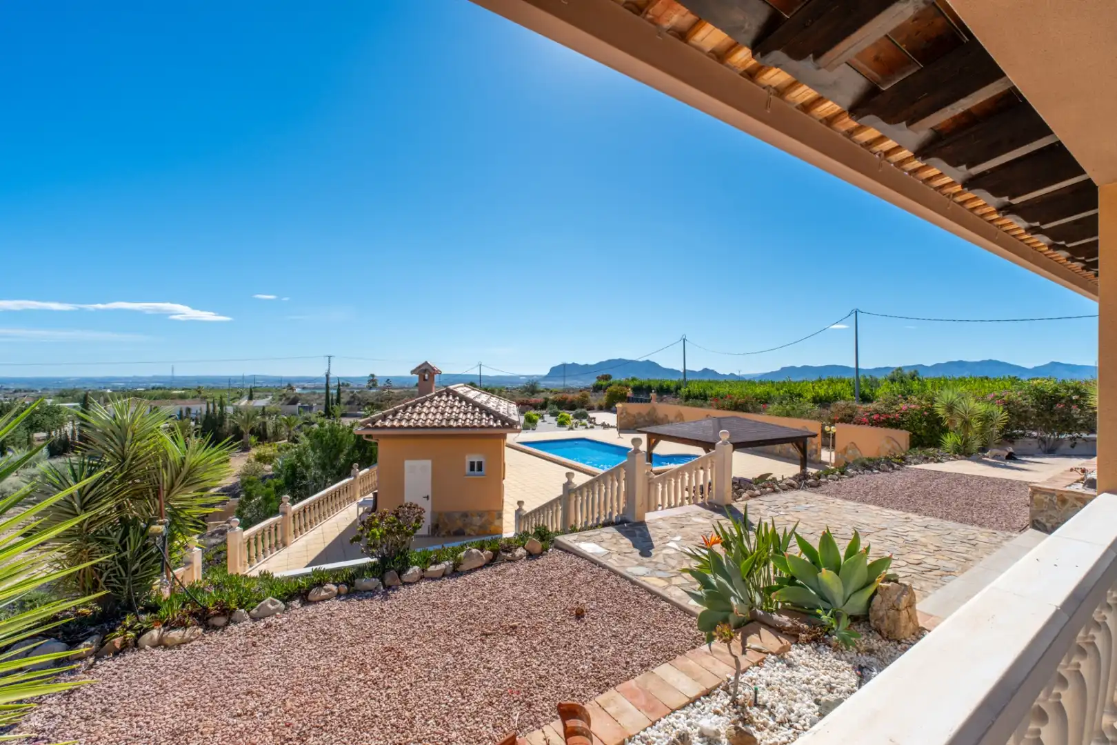 Vista exterior de Casa o xalet en venda en Albatera amb Aire condicionat, Calefacció i Jardí privat
