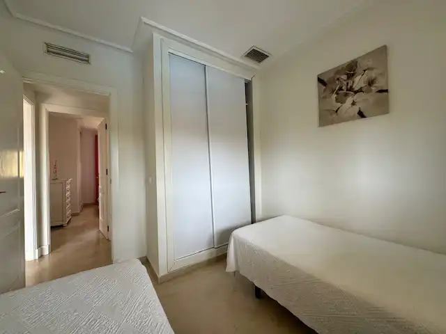 Dormitori de Apartament en venda en Chiclana de la Frontera amb Calefacció, Terrassa i Moblat