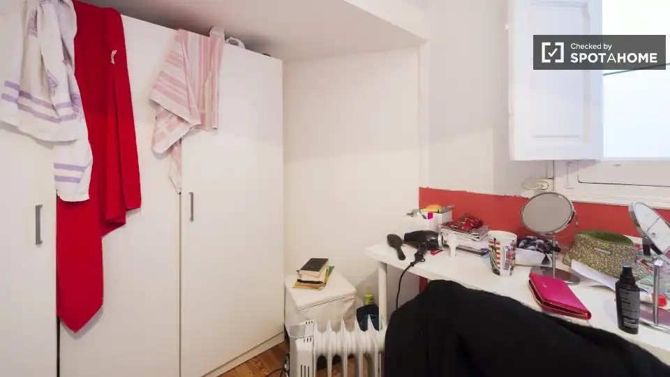 Bedroom of Flat for rent in Madrid  with Air Conditioner, Heating and Furnished