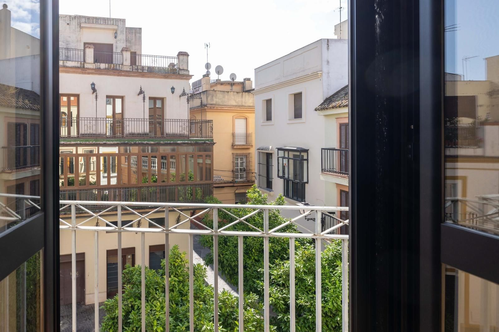 Exterior view of Duplex for sale in  Sevilla Capital  with Air Conditioner, Heating and Terrace
