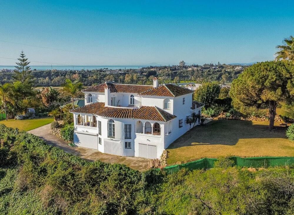 Vista exterior de Casa o xalet de lloguer en Estepona amb Aire condicionat, Jardí privat i Terrassa