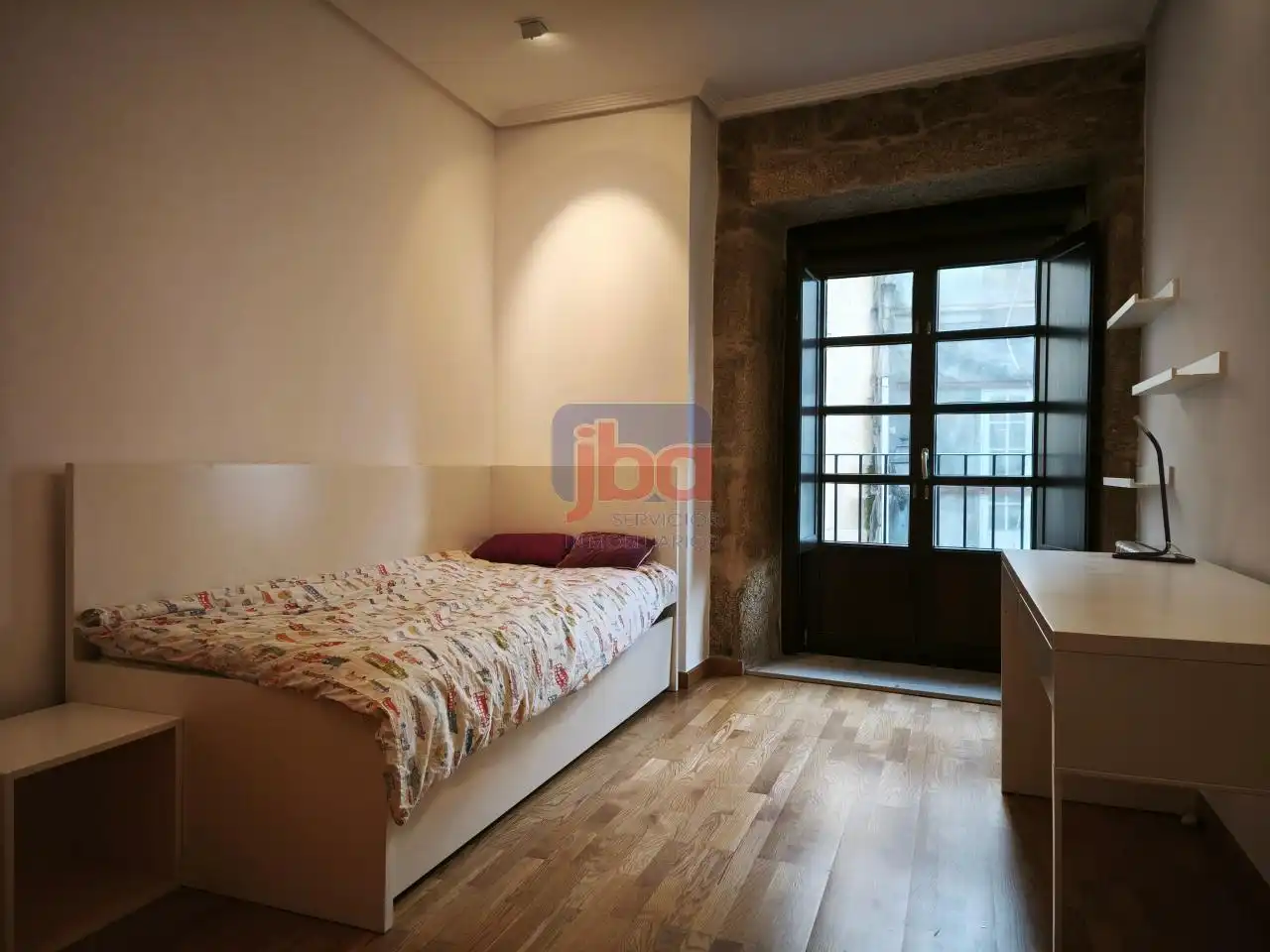 Dormitori de Apartament de lloguer en Ourense Capital  amb Calefacció, Moblat i Balcó