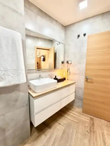 Baño de Piso en venta en Torremolinos con Aire acondicionado, Terraza y Lavadora