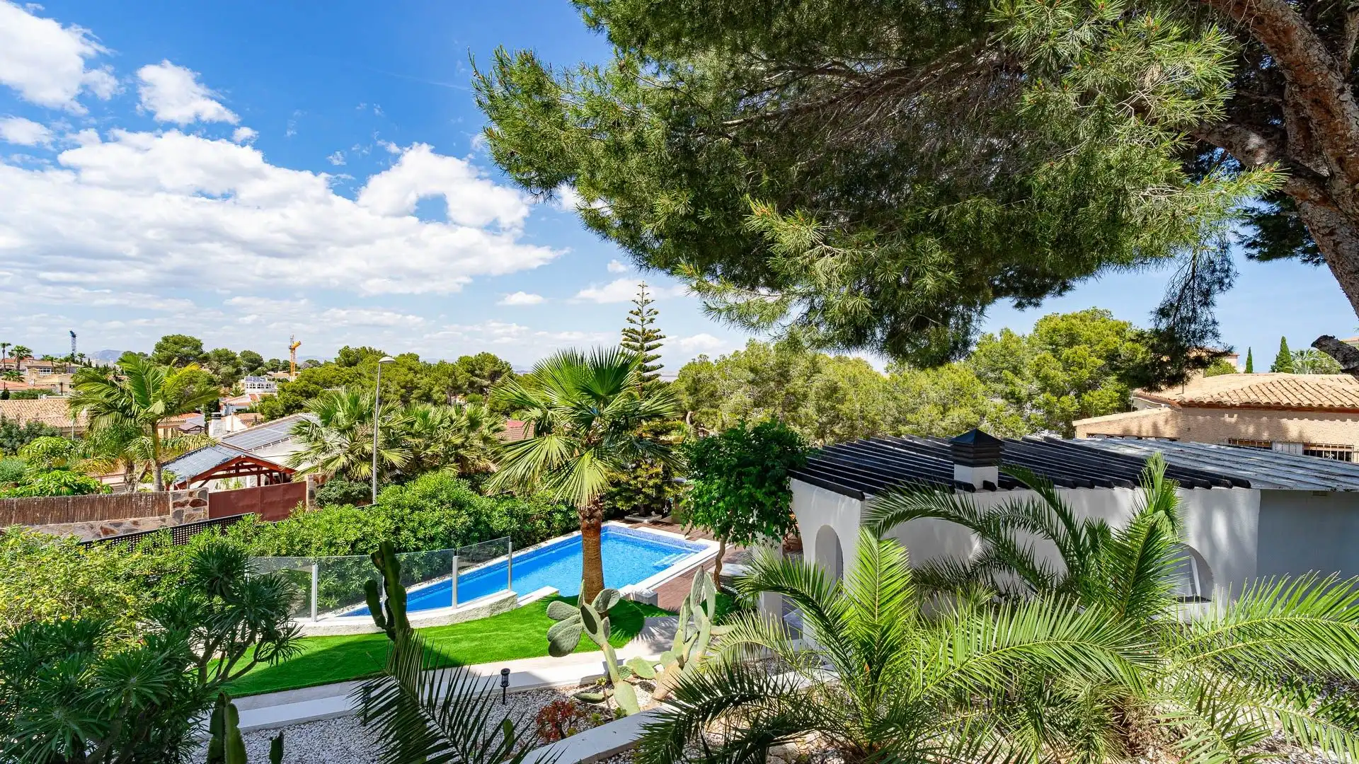 Chalet con piscina en venta en Los Balcones - Los Altos, imagen 9