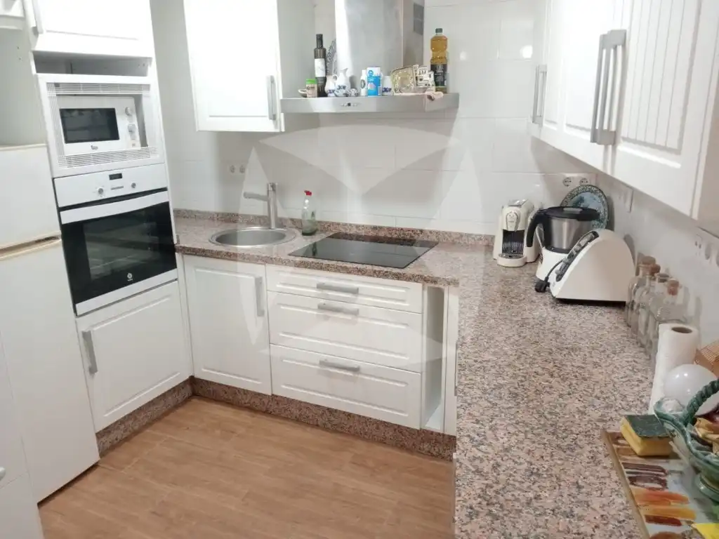 House with balcony for sale in Calle Cespedes, imagen 6