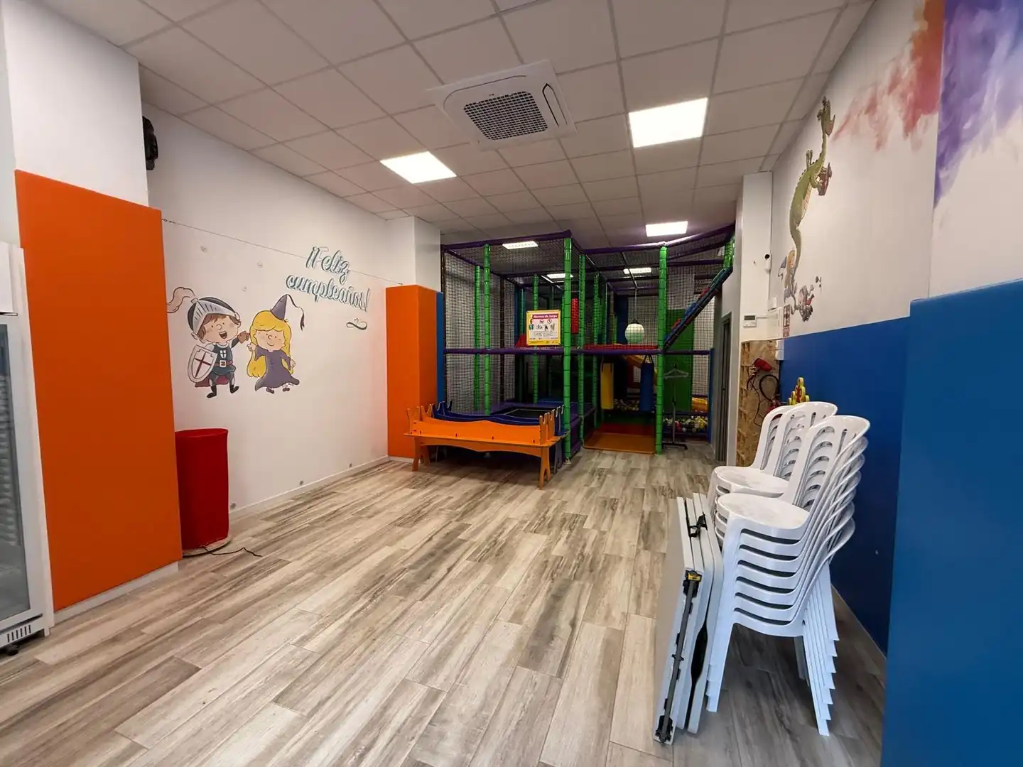 Local en venta en Alicante / Alacant con Aire acondicionado y Amueblado