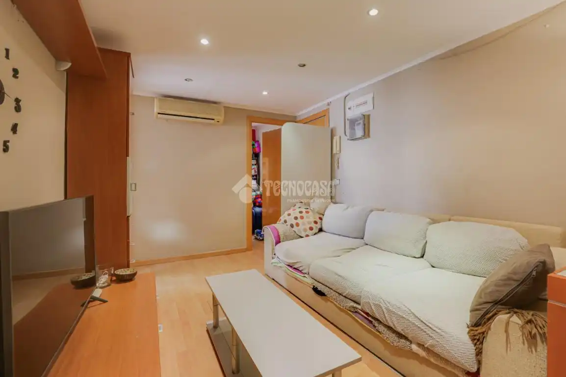 Sala d'estar de Pis en venda en Badalona amb Aire condicionat, Parquet i Moblat