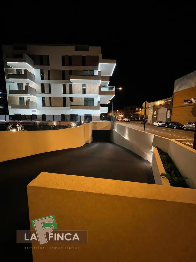 Terraza de Piso en venta en Oviedo  con Calefacción, Parquet y Terraza