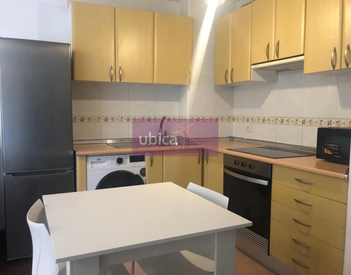 Cuina de Apartament en venda en Vigo  amb Calefacció i Moblat
