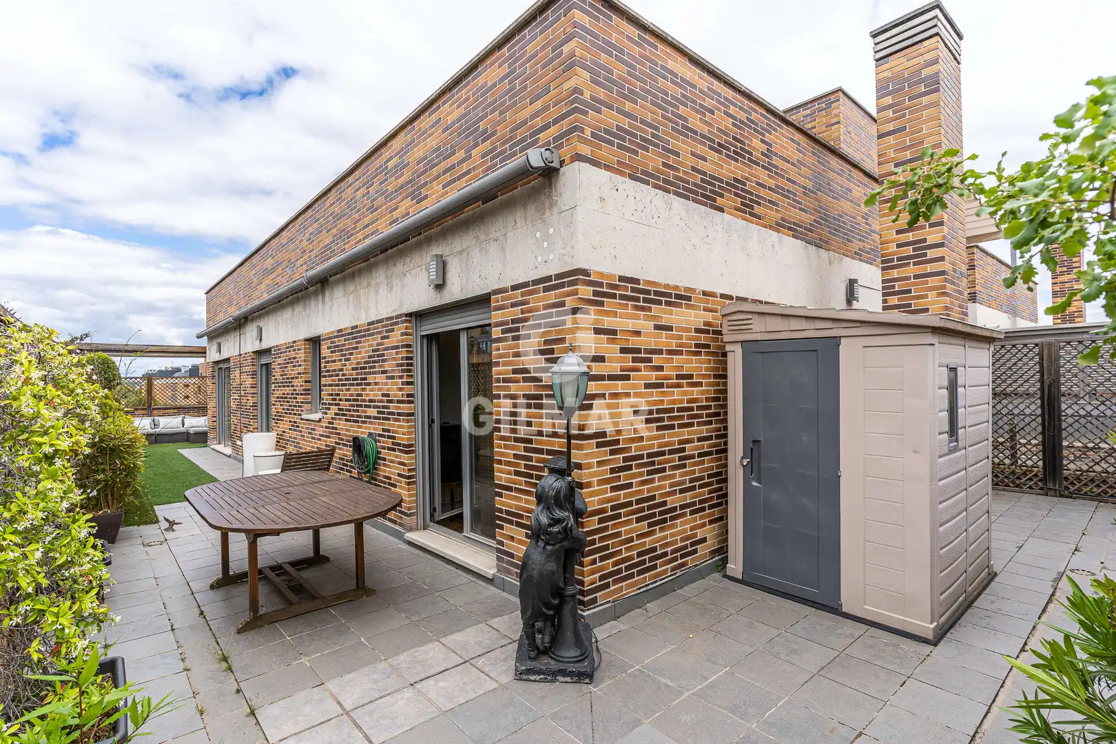 Außenansicht von Maisonette zum Verkauf in Madrid mit Heizung, Privatgarten und Abstellraum