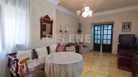 2816 CASA CON PATIO, ZONA JARDÍN DEL TAMBORILERO.