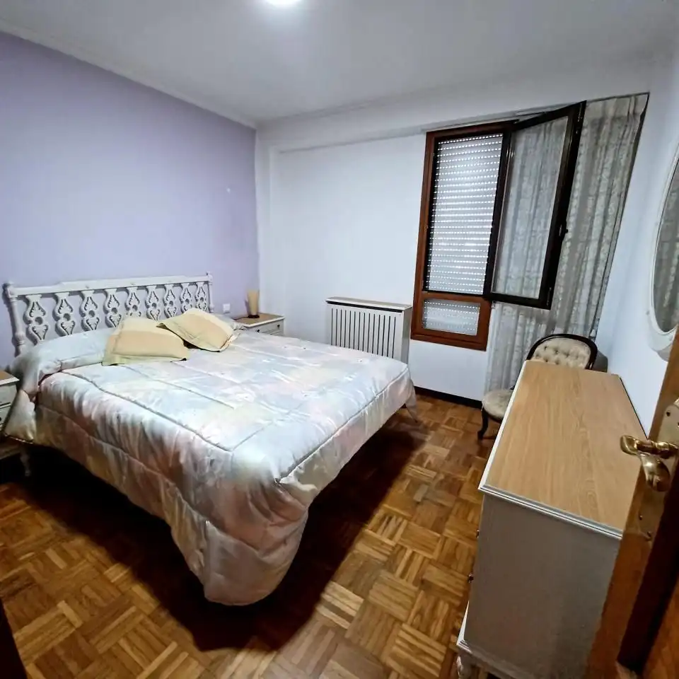 Schlafzimmer von Wohnung zur Miete in Ourense Capital  mit Heizung, Privatgarten und Möbliert