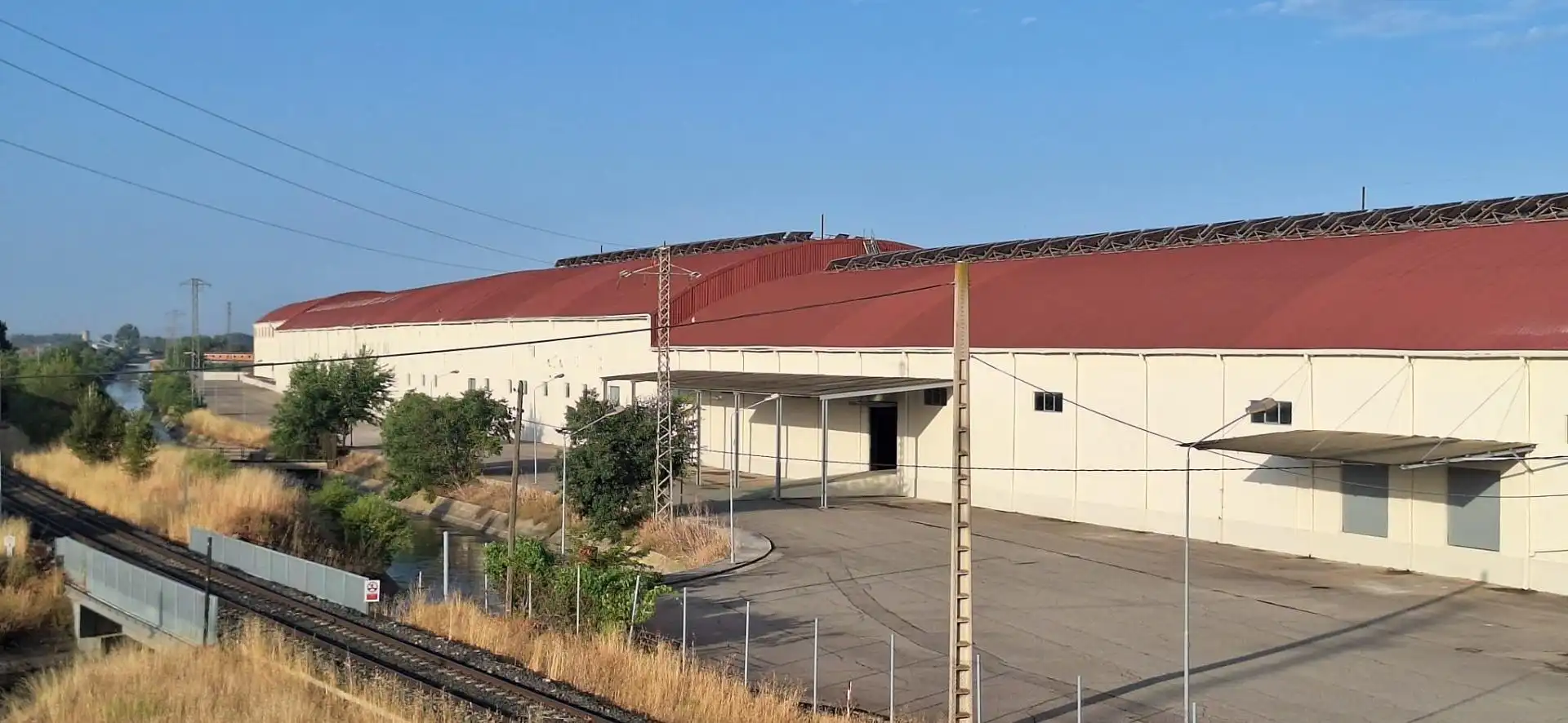 Vista exterior de Nau industrial en venda en Balaguer