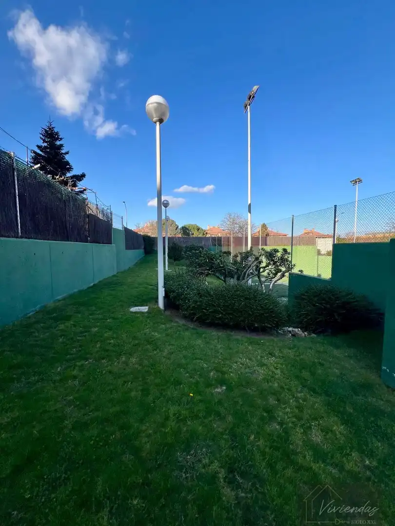 Garden of Flat for sale in Boadilla del Monte  with Air Conditioner, Heating and Parquet flooring