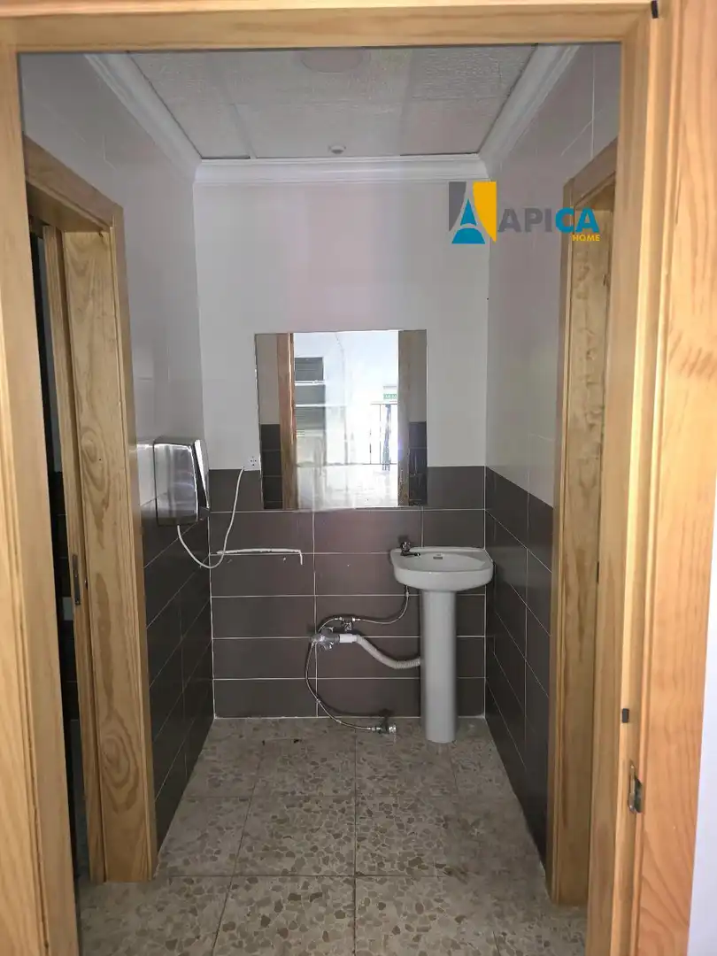 Bathroom of Commercial properties for sale in La Línea de la Concepción
