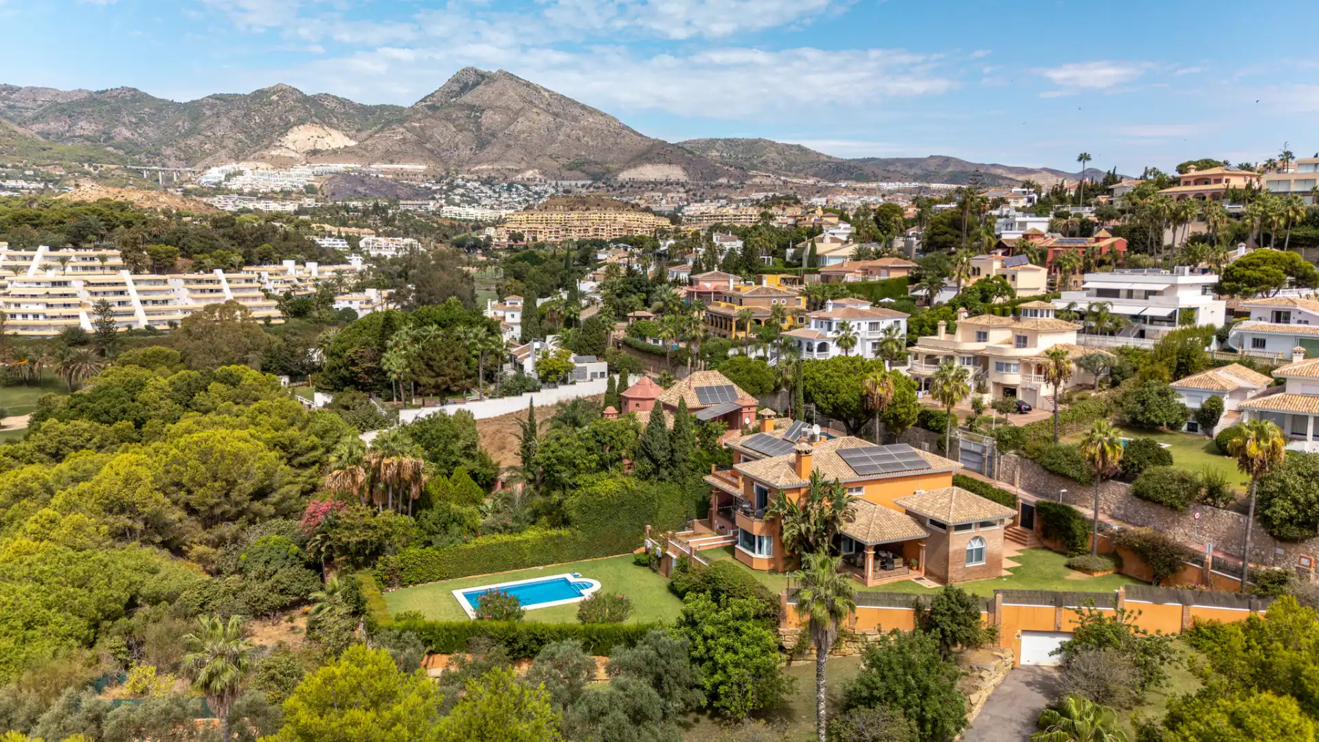 Exterior view of Houses for sale in Benalmádena  with Air Conditioner, Heating and Private garden