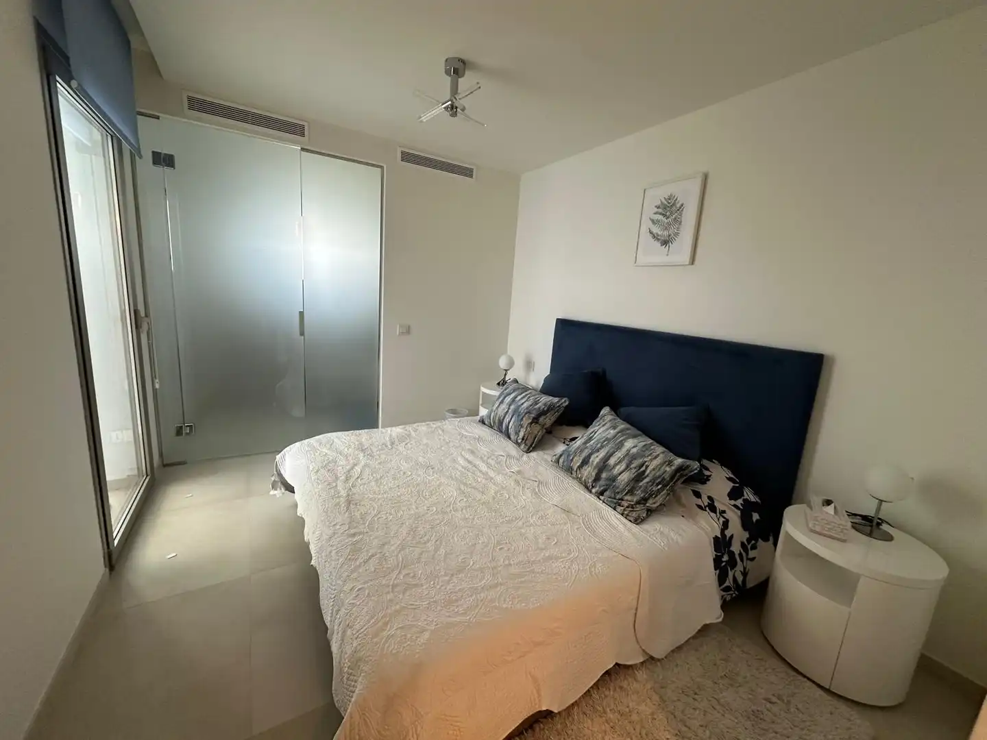 Habitación de Apartamento de alquiler en Marbella con Aire acondicionado, Terraza y Piscina