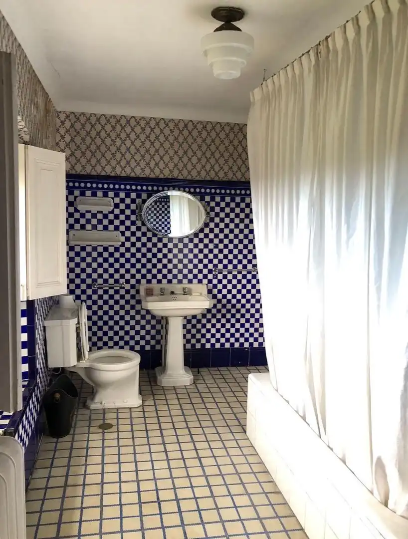 Bany de Casa o xalet en venda en Gijón  amb Jardí privat, Terrassa i Moblat