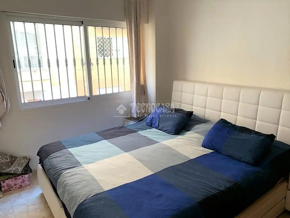 Bedroom of Flat for sale in Fuengirola