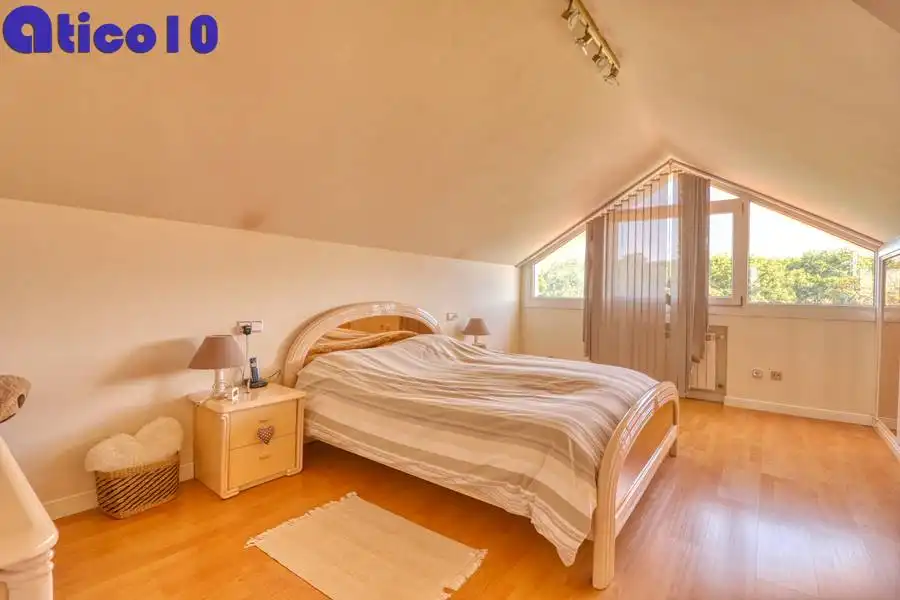 Habitación de Casa o chalet en venta en Gijón  con Calefacción, Jardín privado y Parquet