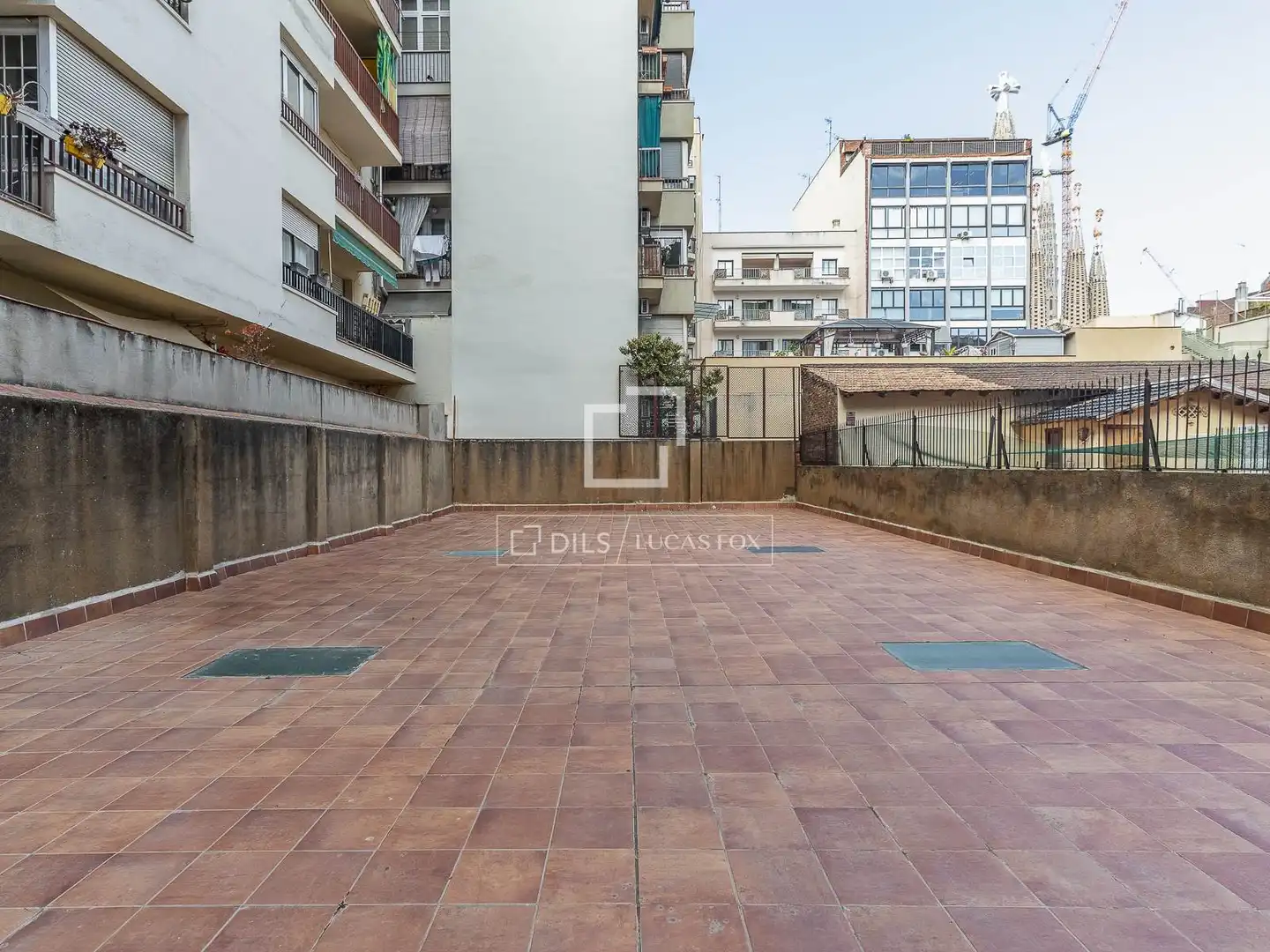 Exterior view of Flat for sale in Barcelona  with Air Conditioner, Terrace and Storage room