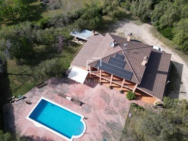 Casa rústica amb balcó en venda a Nord