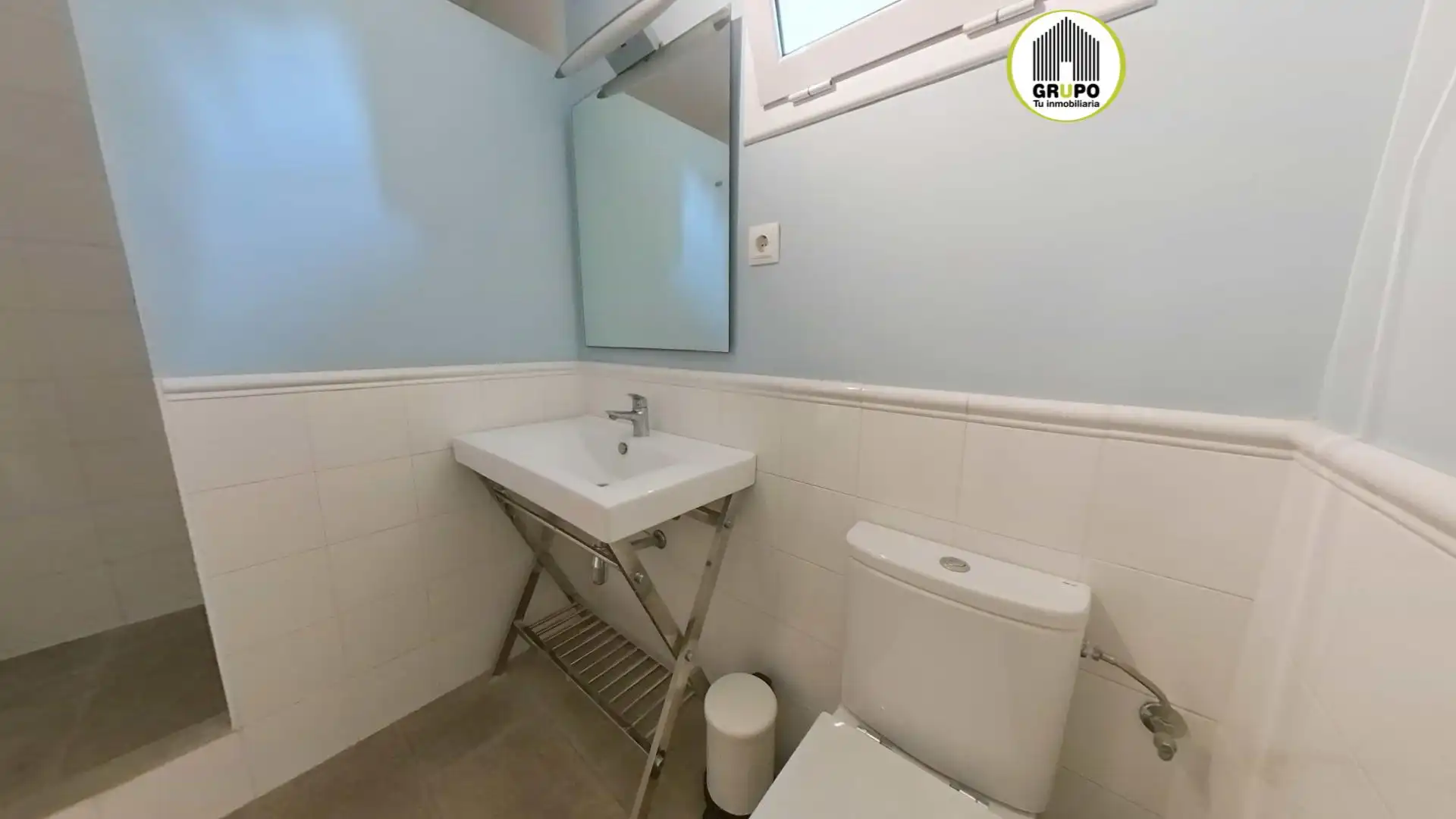Bathroom of Attic for rent in Esplugues de Llobregat  with Air Conditioner, Heating and Terrace