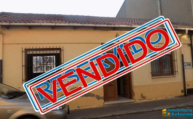 Vista exterior de Casa o chalet en venta en San Justo de la Vega con Calefacción