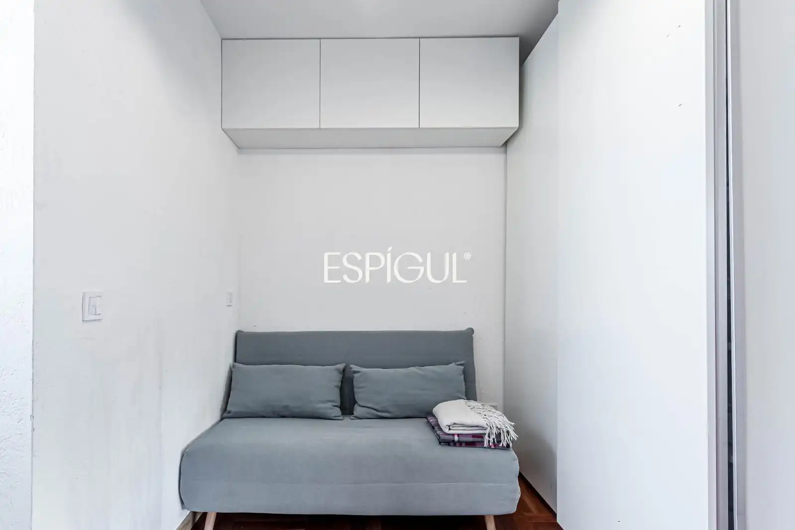 Schlafzimmer von Dachboden zum Verkauf in Madrid mit Klimaanlage, Heizung und Parkett