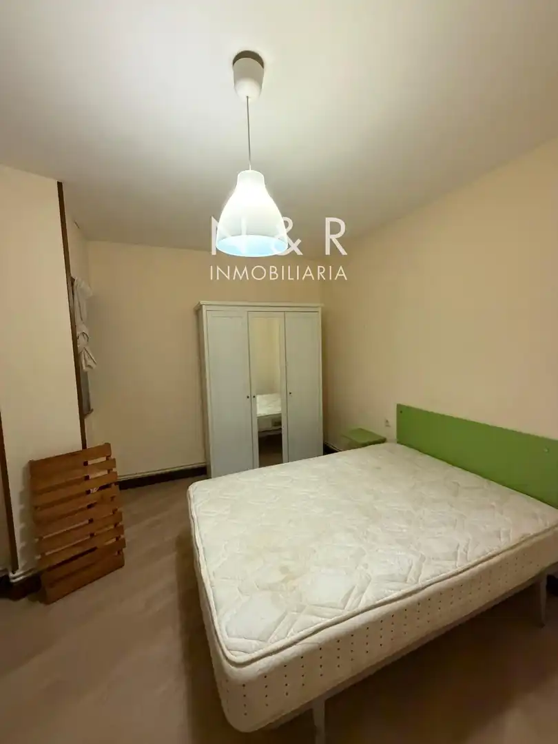 Habitación de Piso de alquiler en Santiago de Compostela  con Calefacción y Amueblado