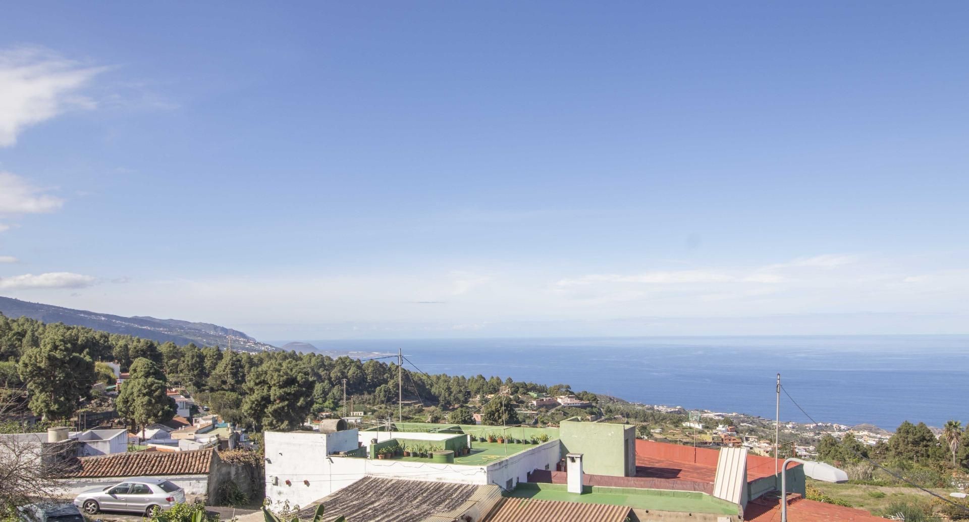 Exterior view of House or chalet for sale in Icod de los Vinos  with Terrace and Storage room