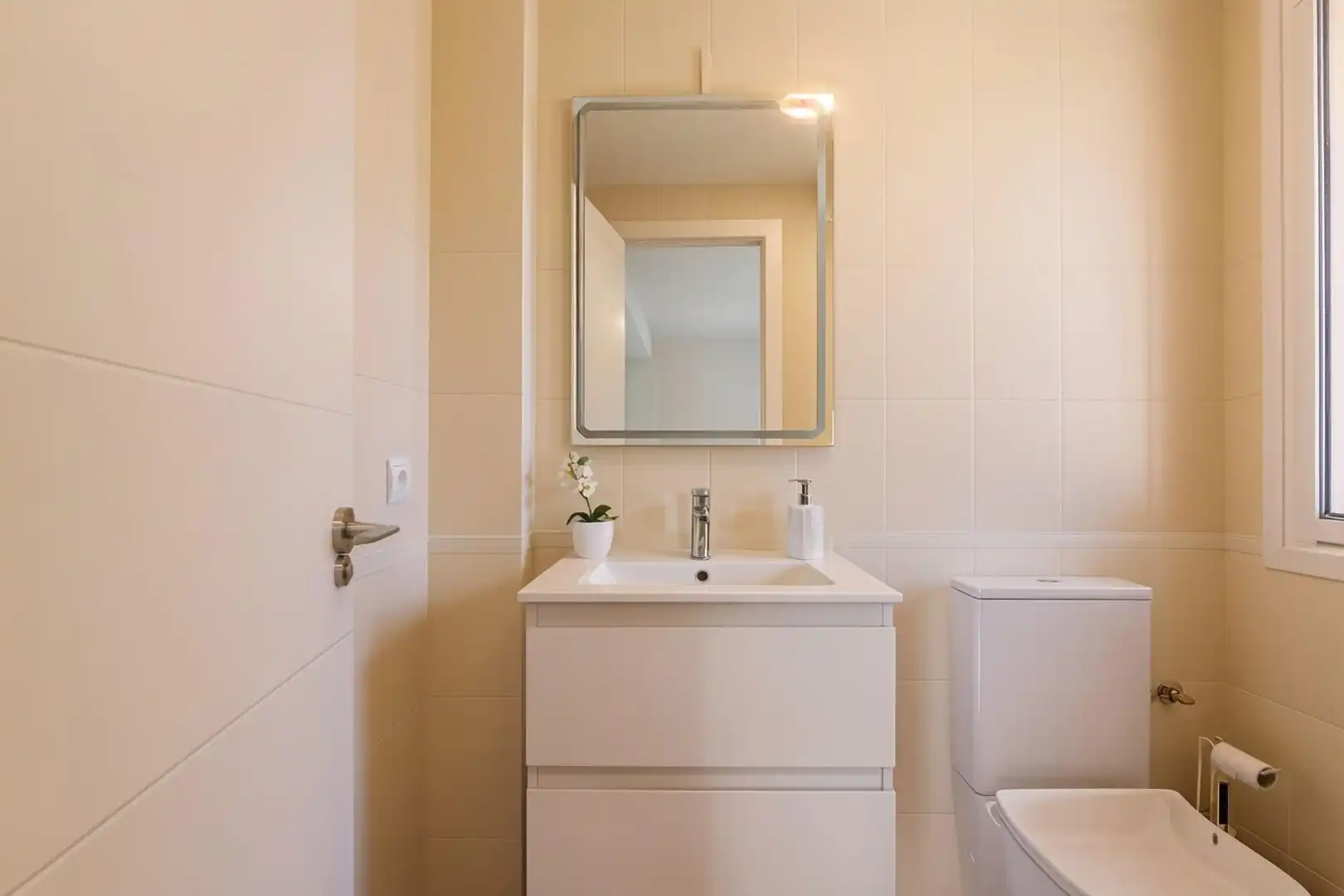 Baño de Casa adosada en venta en Marbella con Aire acondicionado, Calefacción y Jardín privado