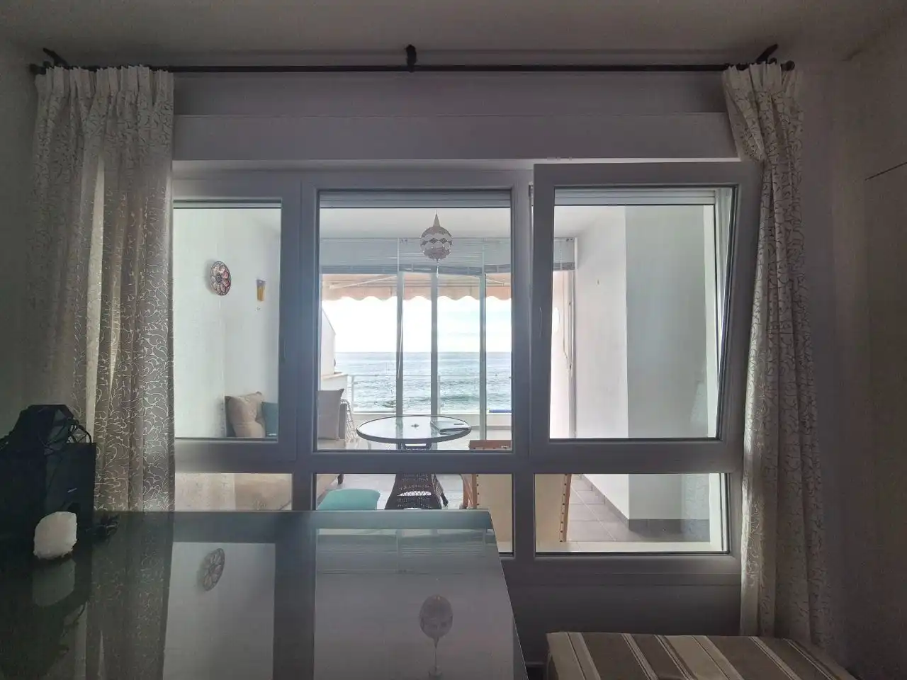 Dormitori de Casa o xalet en venda en Vélez-Málaga amb Aire condicionat, Terrassa i Moblat