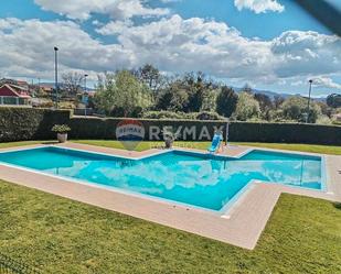 Piscina de Pis en venda en Vigo  amb Calefacció, Jardí privat i Terrassa