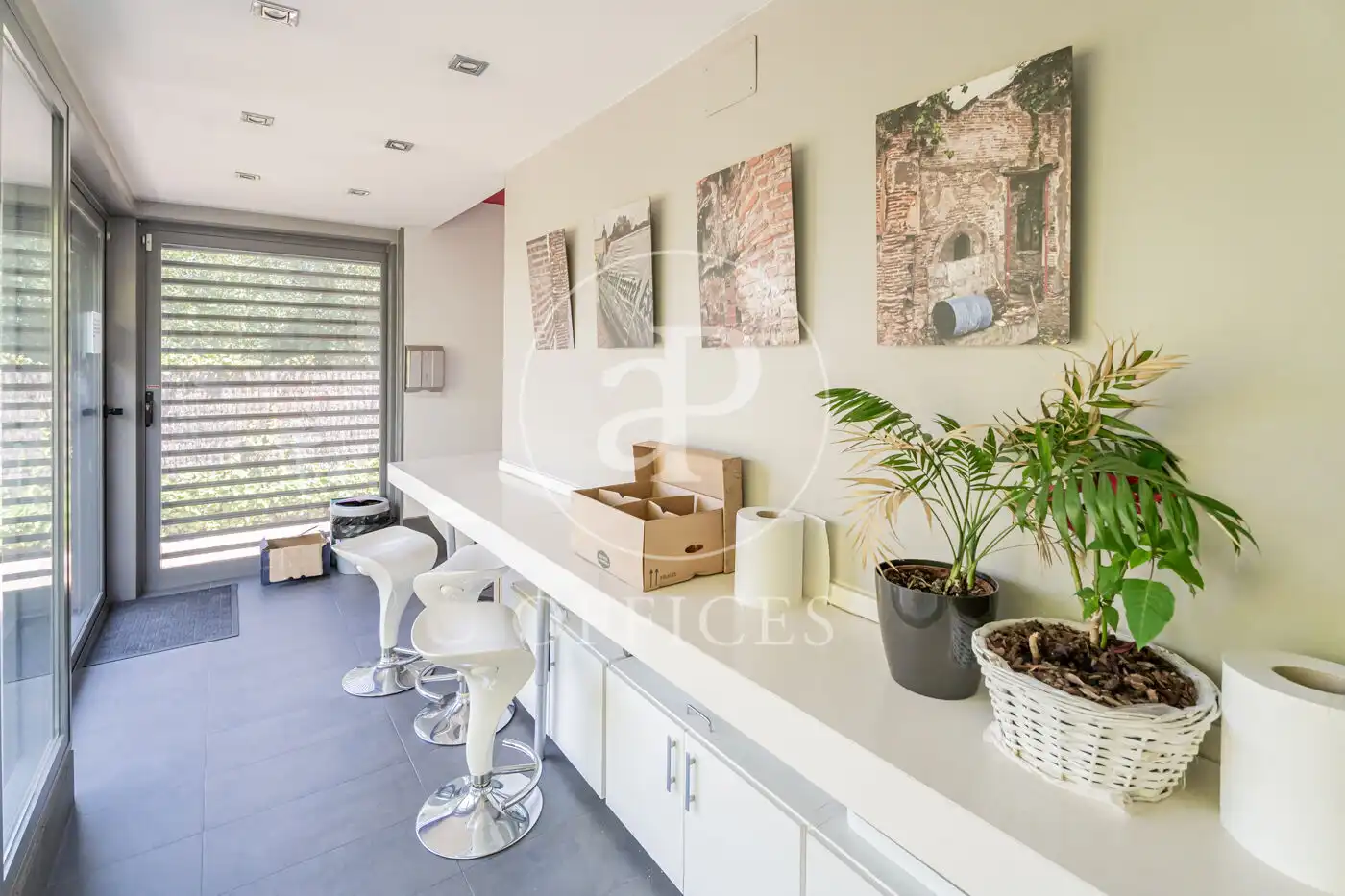 Kitchen of Office for rent in Madrid  with Air Conditioner