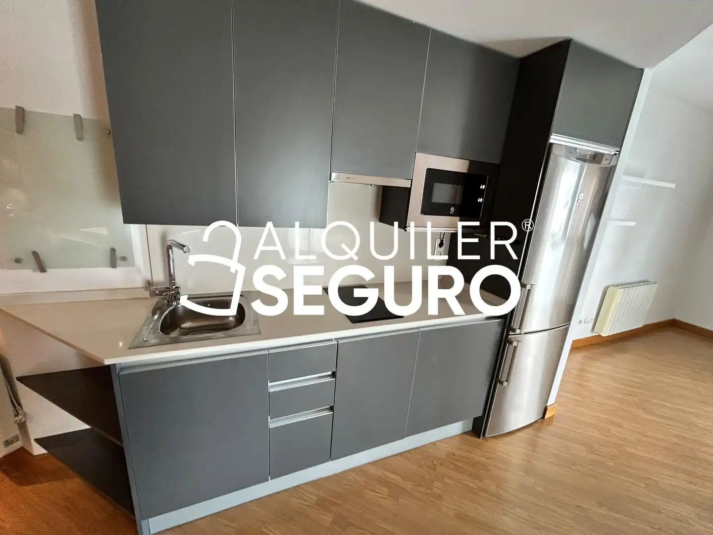 Cocina de Estudio de alquiler en Madrid con Aire acondicionado, Calefacción y Trastero