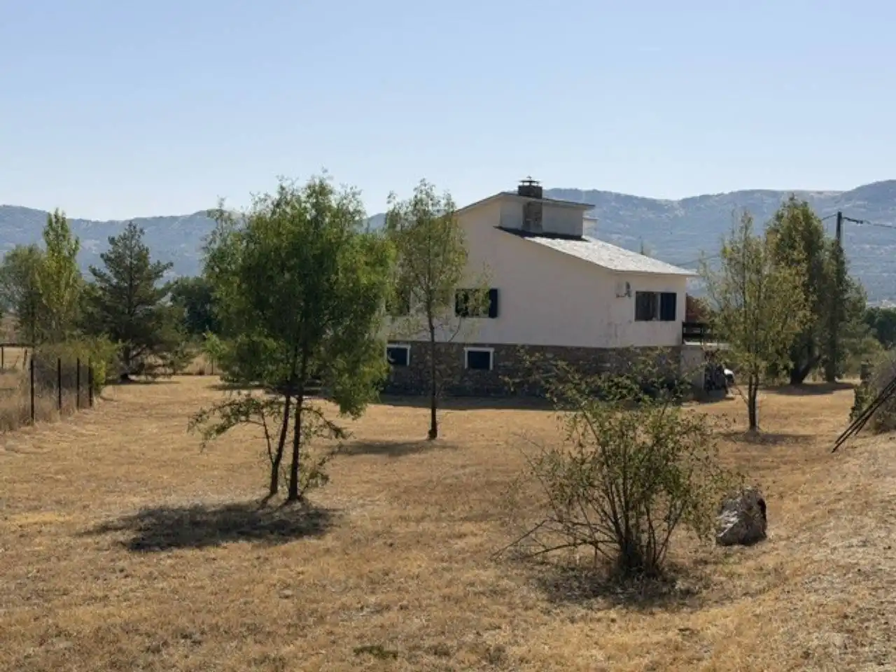 Vista exterior de Casa o xalet en venda en Rascafría amb Jardí privat, Terrassa i Moblat