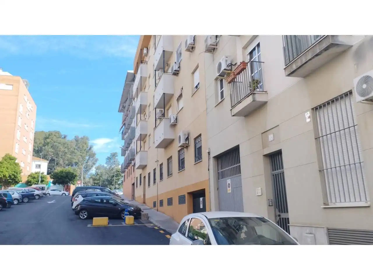 Außenansicht von Wohnung zum Verkauf in Huelva mit Klimaanlage, Heizung und Abstellraum