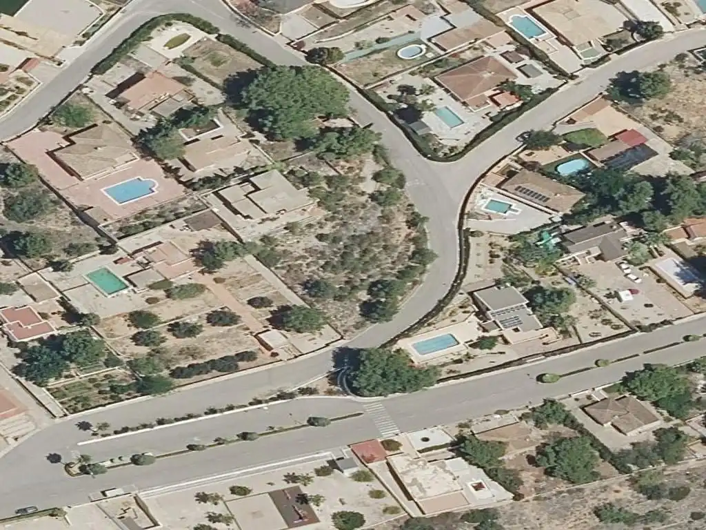 Residential land for sale in Altury 4