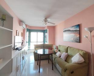 Living room of Flat to rent in  Granada Capital  with Air Conditioner, Heating and Furnished