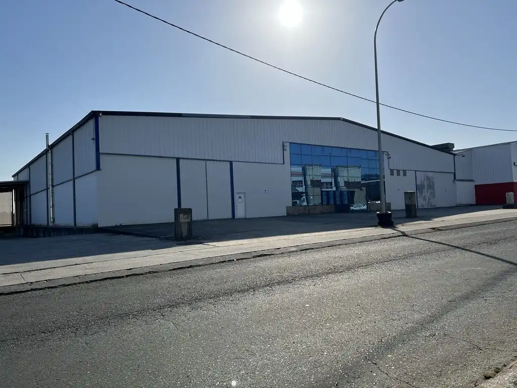 Nau industrial en venda a Avenida Arrieiros 4