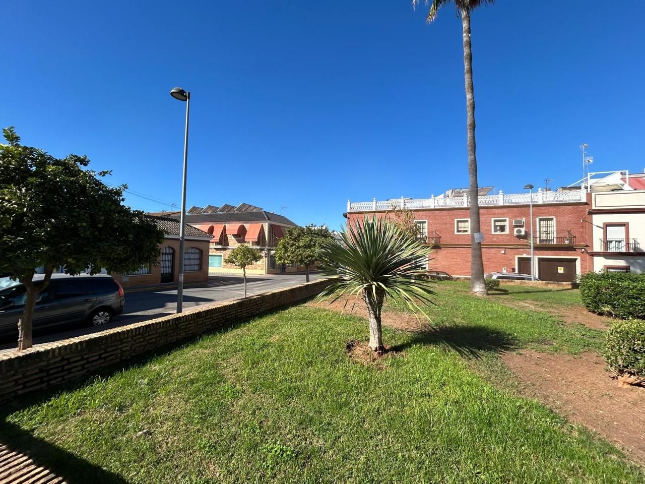 Exterior view of House or chalet for sale in Dos Hermanas  with Air Conditioner and Heating