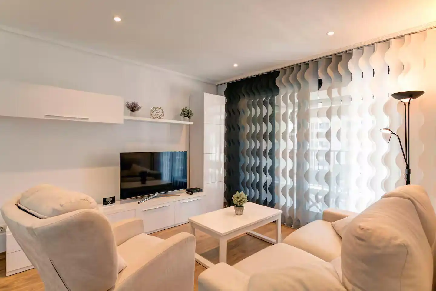 Flat for rent in Calle Santa Ángela de la Cruz, Encarnación - Regina